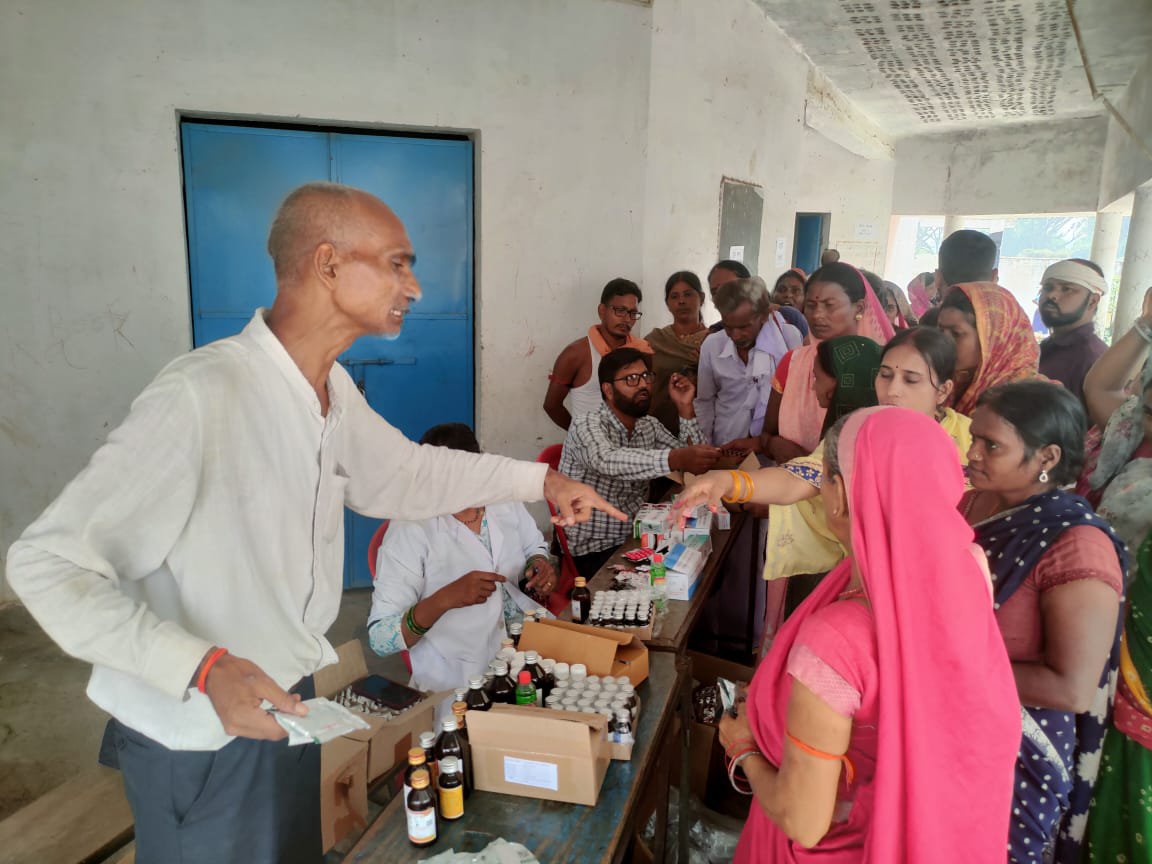 LSBA_Bihar's tweet photo. @IPRDBihar @BiharRDD @swachhbharat @ddnewsBihar 2/2
Block Coordinator Sanjay Kumar explained the importance of segregating four types of waste at source and encouraged everyone to keep their homes and villages clean and hygienic.
#WasteSegregation #SourceSegregation #CleanVillage https://t.co/IzWhUDtDXf