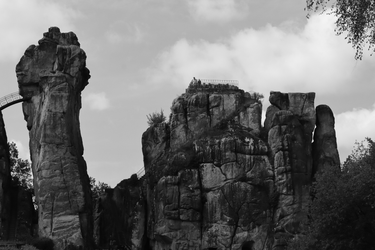 DrCKaiser's tweet photo. #photo #Photography #landscape #monochrome #blackandwhite #trees #externsteine #sky #clouds #blackandwhitephotography #landscapephotography https://t.co/YsaeUokqov
