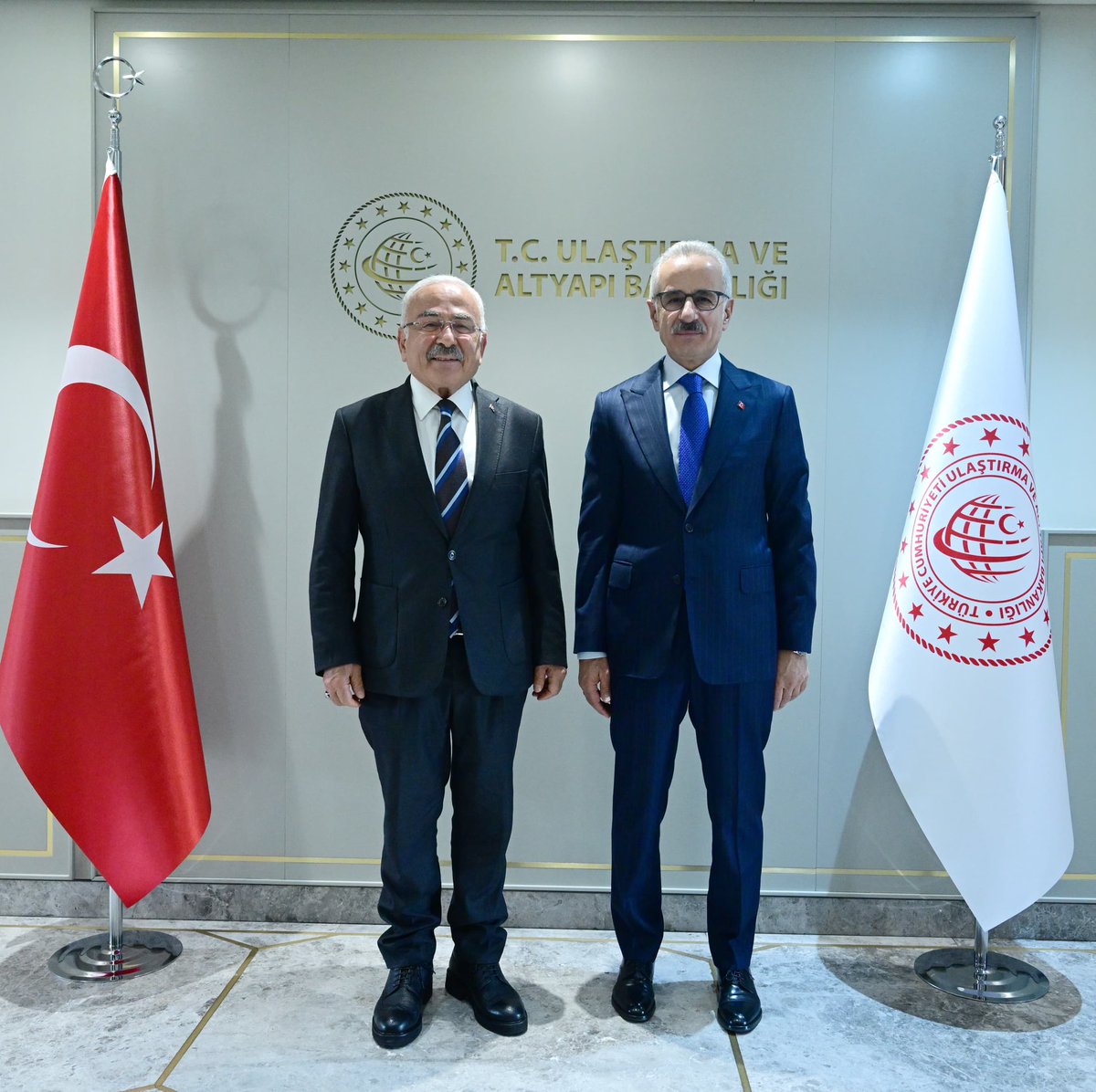 a_uraloglu's tweet photo. Önceki dönem Enerji ve Tabii Kaynaklar Bakanımız, Ordu Büyükşehir Belediye Başkanımız Sayın @mhilmiguler’i Bakanlığımızda ağırladık.

Ordu’muzun ulaşım ve altyapı çalışmalarını istişare ederek şehrimizin ihtiyaçlarına yönelik çalışmalarımızı sürdüreceğiz.

#TürkiyeHızlanıyor 🇹🇷 https://t.co/Z4LRoOKZrP