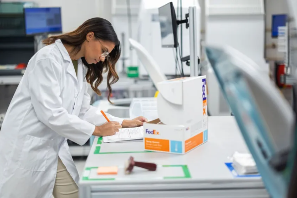ColdPlatform's tweet photo. FedEx has achieved IATA CEIV Pharma certification for its Middle East, Indian Subcontinent and Africa hub at Dubai World Central in the UAE. The certification supports the UAE’s growing role as a regional healthcare and life sciences hub... read more: https://t.co/Riv1sr715b https://t.co/QJqatkVtz5