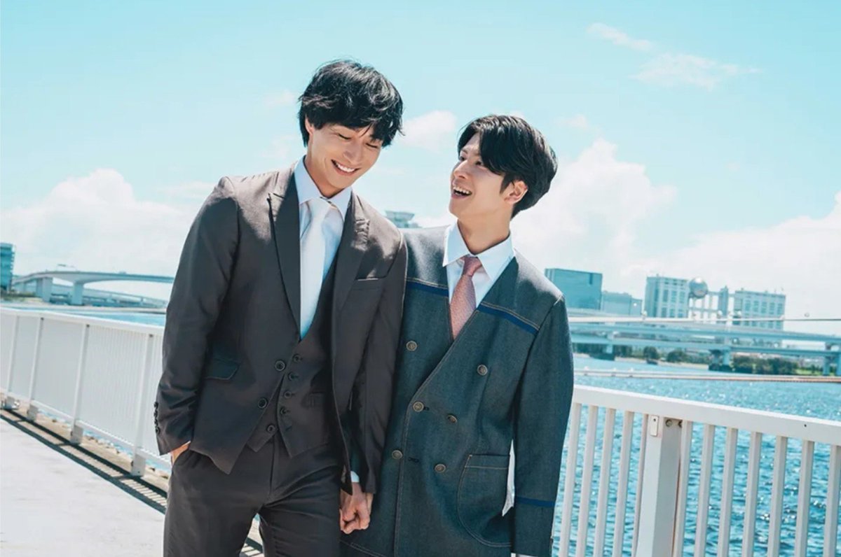 izzyyzzi_izzy's tweet photo. This pic looks TakaMiya happy ending 🥹
Still figuring out what these attires are for 😂 Takashi's three-piece suit screams 💒 but Miyata's jean(?!) jacket??? 😅
#恋二度
#LoveIsBetterTheSecondTimeAround 
#ろびまこ
#にどらば https://t.co/i6fst0QDn5