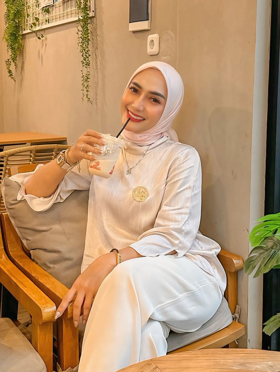 heliumbold's tweet photo. mami posisi duduk nya bikin ngaceng https://t.co/PZvh351h56
