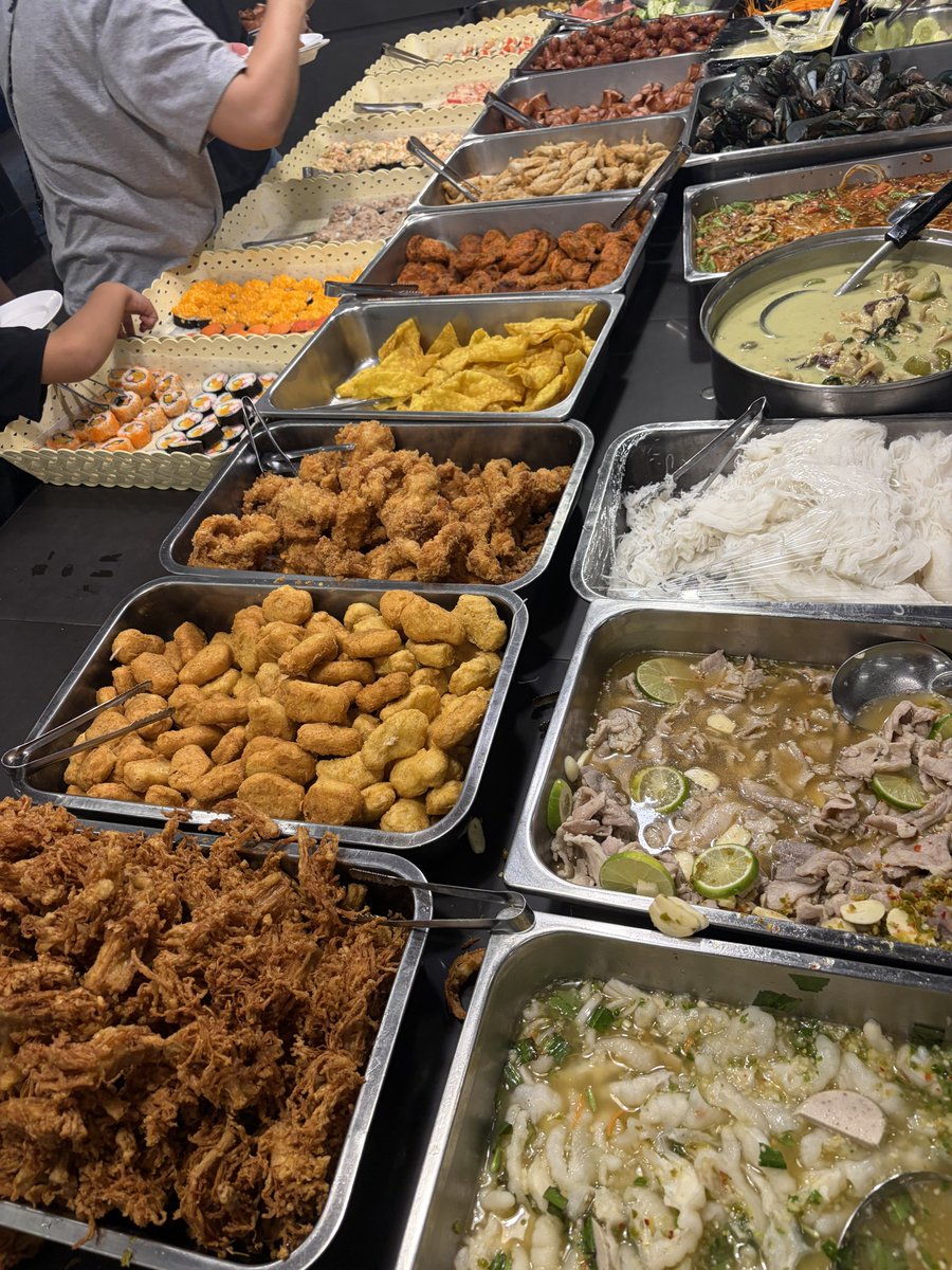 sudswing2229's tweet photo. ร้านหมูกะทะที่ของกินเล่นเยอะมาก คนบางแสนปีลึกรู้กัน https://t.co/ft76Zs7jc1
