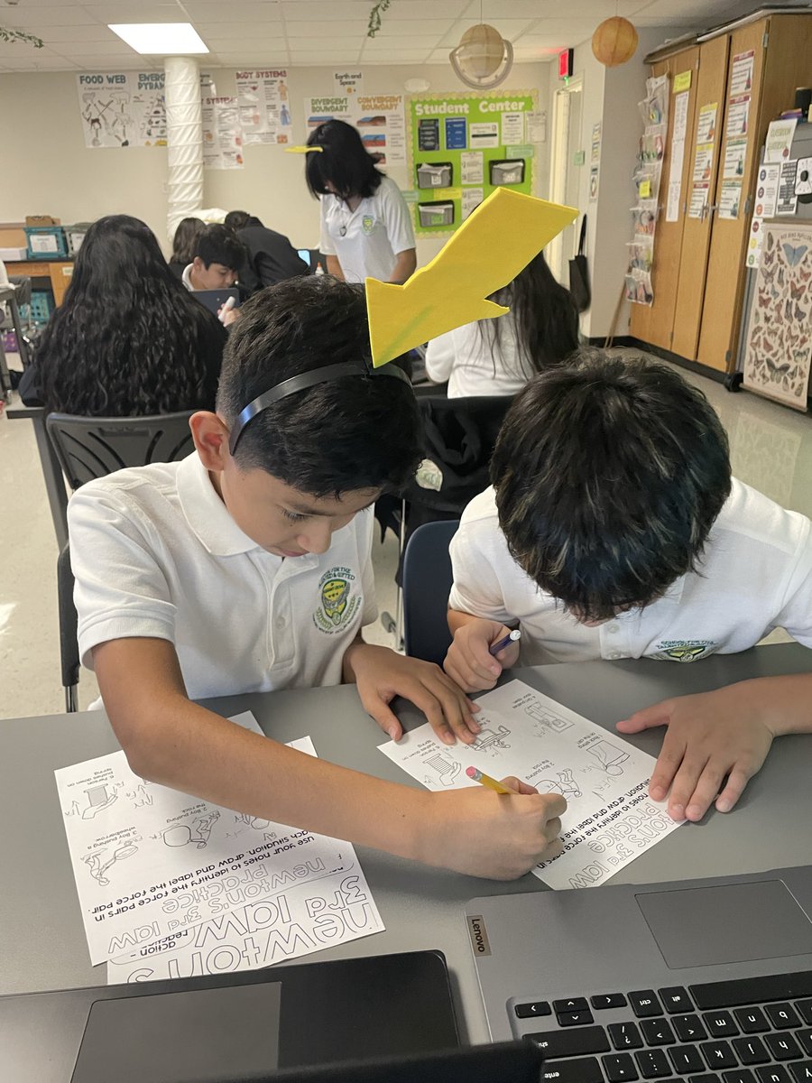 cortezjocelyn98's tweet photo. Every classroom needs a few people who know how to point⬇️ ⬆️you in the right direction…😉

 Our 6th grade table leaders are loving their new headbands and embracing their leadership roles! 💚🫡🦉#StudentLeadership 
@DrReyC @TAGinPG @AP_Pegues https://t.co/6f6ka3eoy8