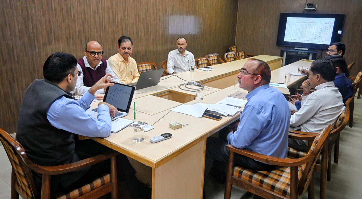 DCChamba's tweet photo. प्लास्टिक कचरे का प्रभावी डोर-टू-डोर संग्रहण किया जाए सुनिश्चित —उपायुक्त मुकेश रेपस्वाल https://t.co/gennX3rZbl