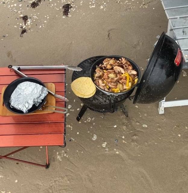 tacokingX's tweet photo. Rainy beach days mean chicken tacos are seasoned with water from the gods. https://t.co/3v6e9QEMaU