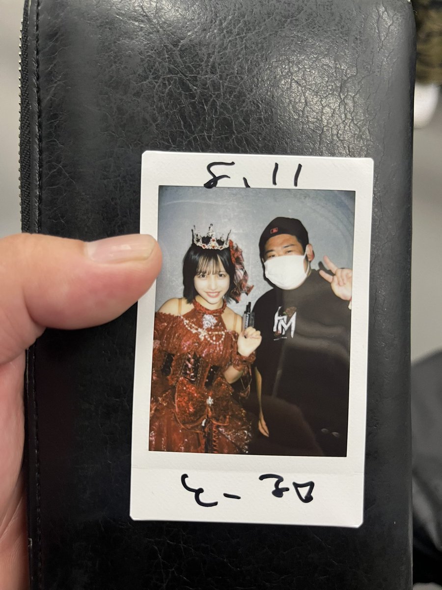 t1129akb48's tweet photo. 夏の思い出第二弾
はのんまゆと出会って1年😊
会うたび、元気になれる太陽のような存在
誕生日のお祝いしてくれてありがとう！
生誕祭に行けて直接お祝い
出来て良かった🥺
おれにとって、はのんまゆは
特別な存在です。
来年もお互いに誕生日お祝いしようね❤️
#はのんまゆ https://t.co/EnAtqC9u0v