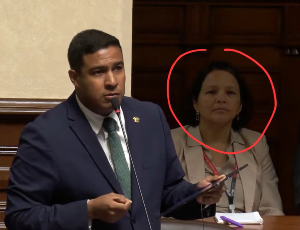 ChacoteraPeru's tweet photo. Deberían quitarles el vehículo oficial y el resguardo policial a todos los congresistas para que así se pongan a trabajar de una p*ta vez  por la seguridad, el transporte y el empleo.

¿Sueldazo, asesores y oficina, solo para decir NO a las #facultadeslegislativas?

¿En serio? https://t.co/WU5FDZIKUW