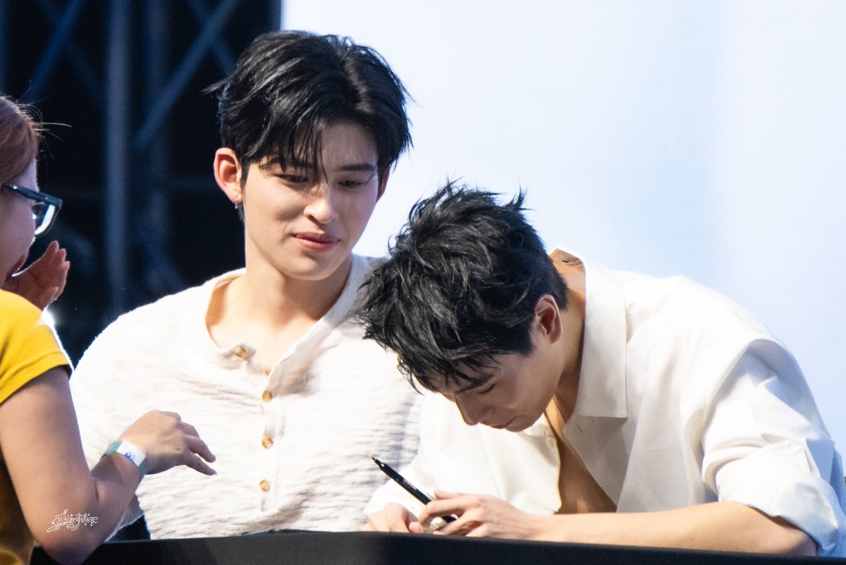 JSAnGelSM's tweet photo. ภูวินจะรู้อะไรบ้าางมั้ย…

PPP FAM FANIVAL FANSIGN
#GMMTVFANIVAL2026HappyFamilyxPP
#PondPhuwin #phuwintang #ppnaravit https://t.co/TjsOJGNQ39