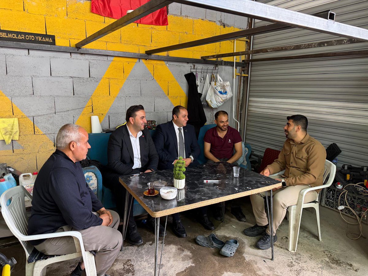 mikramarslan's tweet photo. 📍 75. Yıl Mahallesi | Genç Esnaf Ziyareti

Yürütme ve Yönetim Kurulu üyelerimiz ile birlikte Furkan Kaya kardeşimizi iş yerinde ziyaret ederek hayırlı işler ve bereketli kazançlar diledik.

Genç esnaflarımızla gönül gönüle, omuz omuza olmaya devam ediyoruz. 🤝

@avyusufibis
@osmannazlier
@fatihseyrekk
@avmustafadurmus
@AKGenclikGM
@akgencsahinbey