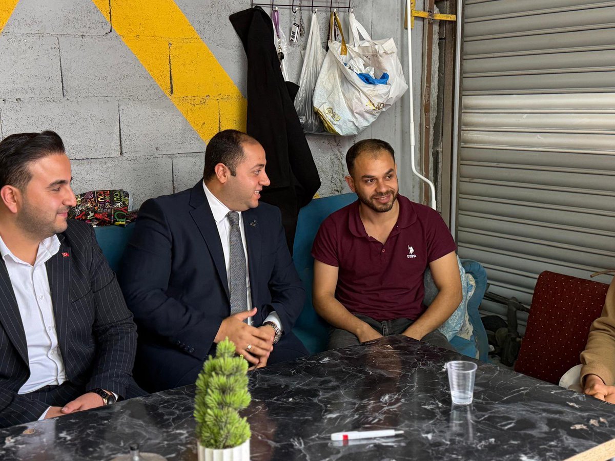 mikramarslan's tweet photo. 📍 75. Yıl Mahallesi | Genç Esnaf Ziyareti

Yürütme ve Yönetim Kurulu üyelerimiz ile birlikte Furkan Kaya kardeşimizi iş yerinde ziyaret ederek hayırlı işler ve bereketli kazançlar diledik.

Genç esnaflarımızla gönül gönüle, omuz omuza olmaya devam ediyoruz. 🤝

@avyusufibis
@osmannazlier
@fatihseyrekk
@avmustafadurmus
@AKGenclikGM
@akgencsahinbey