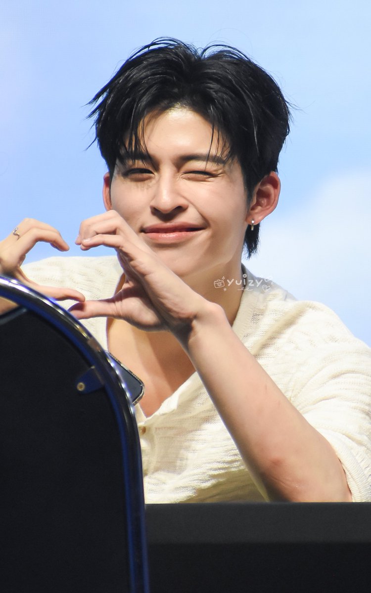 _yuizy_'s tweet photo. ร้ายนักอ้วม

PPP FAM FANIVAL FANSIGN

#GMMTVFANIVAL2026HappyFamilyxPP
#ปอนด์ภูวินทร์ #ppnaravit https://t.co/WCnn3lIr3s