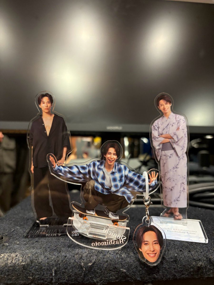 shinichi1109's tweet photo. 【お知らせ】

お待たせしました！

10月10日(土) 開催
「橋本真一 37th Birthday Live  -僕らの足跡- 」

グッズラインナップです！

#橋本真一37thBirthdayLive 
#僕らの足跡 https://t.co/7J5EPcLups