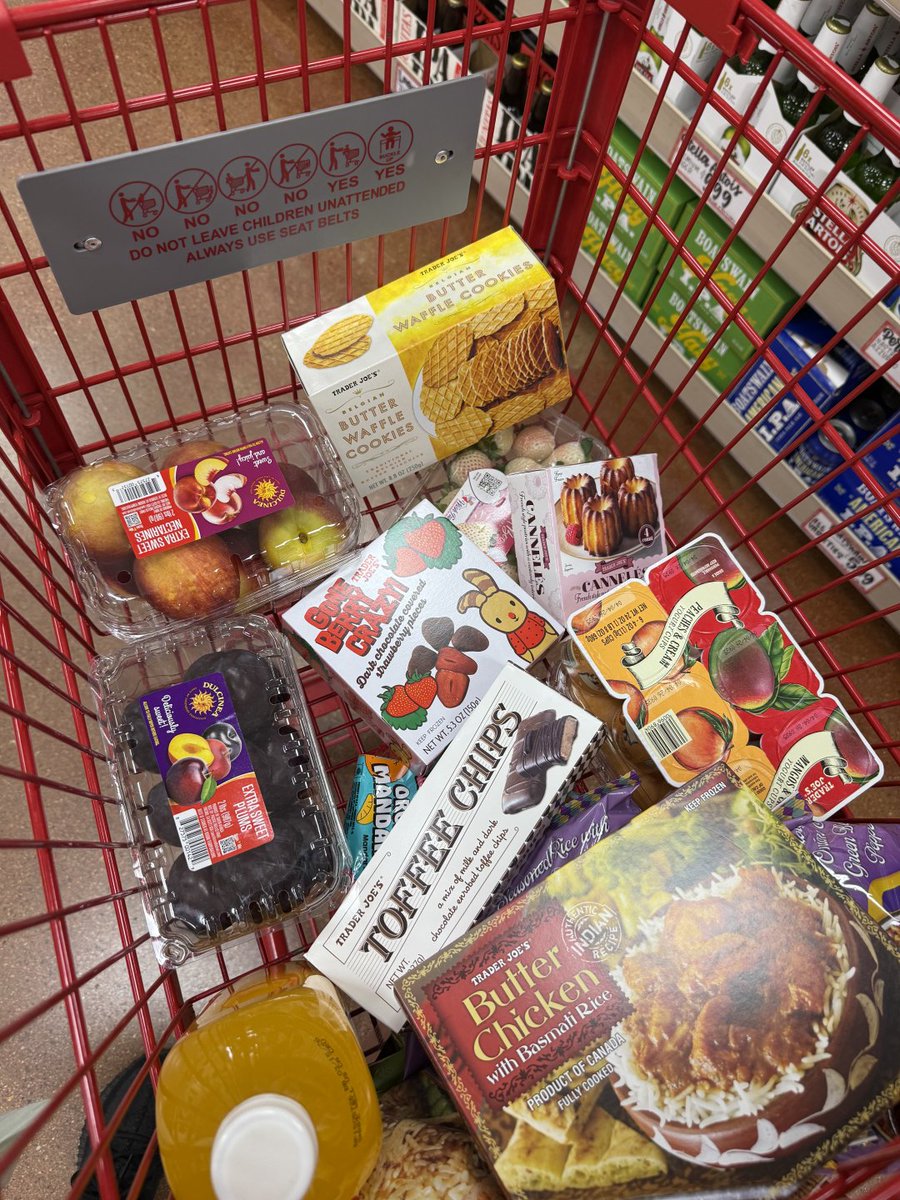 DomitilaJulissa's tweet photo. I came to do the grocery shopping but ended up grabbing a bit more than planned. https://t.co/PlVkU7jDxa