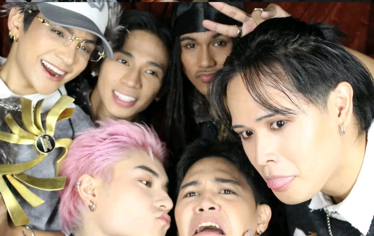 Inisimaenawari's tweet photo. My new alamat fave pic 

Ctto Jao's IG 😍

#ALAMAT https://t.co/7md1f7kbmb