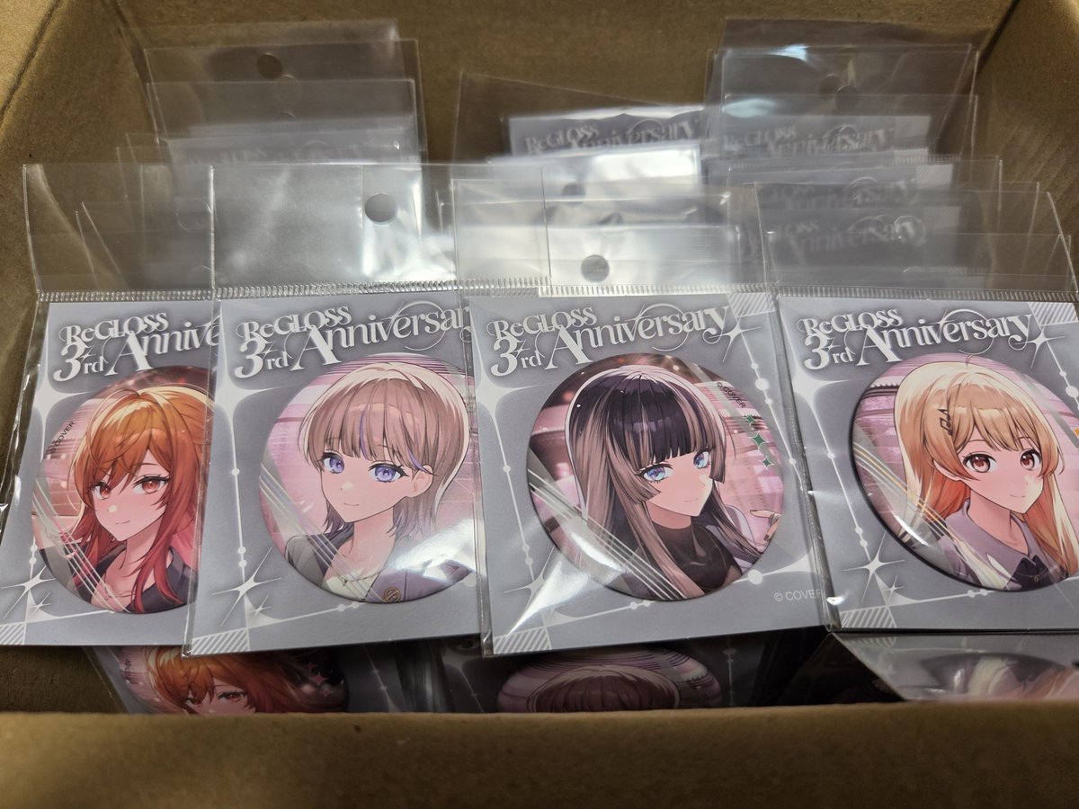 zemi555's tweet photo. 缶バッジ届いたので、バッジカバー付けようと思ったら買い忘れてた…
あれ？この前買ってたよーな？
あれ？買ってなかった？
休みの日にシールやリボン、マステとか買いに行ってたのになんで😂？

後日買いに出ます https://t.co/qsU4jfybyy
