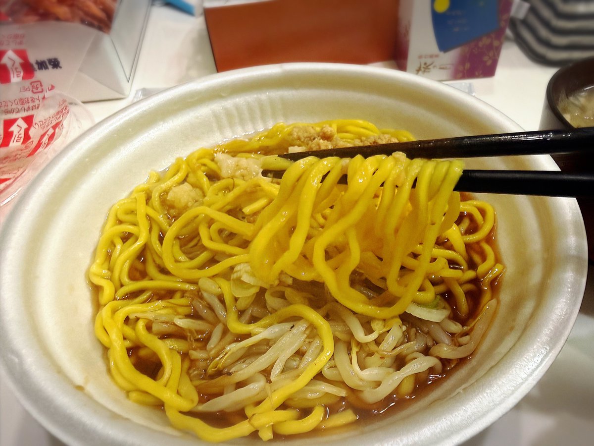 azoku1379's tweet photo. 番外編でみそきんとSUSURUの北ノ醤油チーホー🍜

家でこのレベルが食べられるのは素晴らしい👍

家ラーはノーカン🏠🍜 https://t.co/96pbQ8jXZV