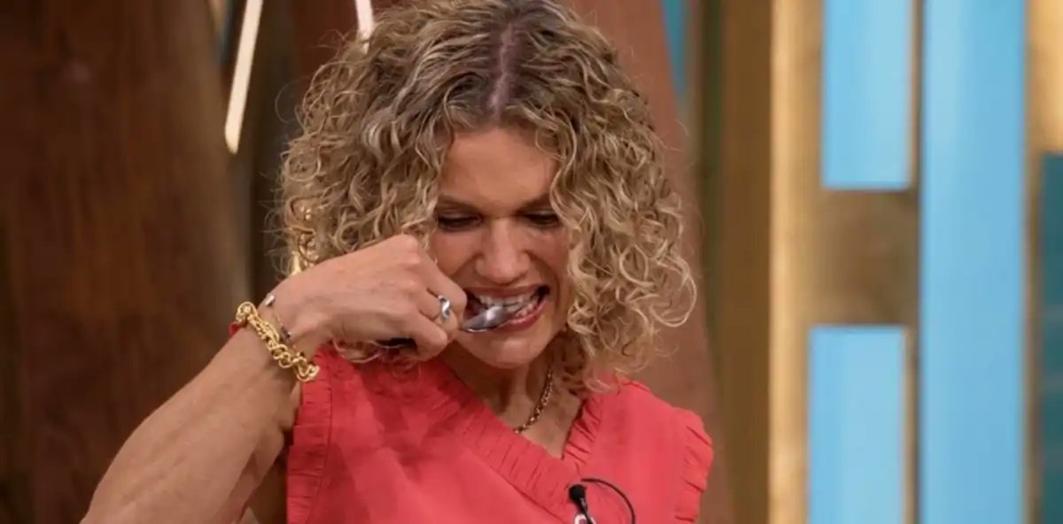 EstaTodoBienOK's tweet photo. Polémica en #MasterChef: cuestionaron a Maru Botana por la manera en que prueba los platos https://t.co/s23wLGzhYI https://t.co/3un1ptKEkX