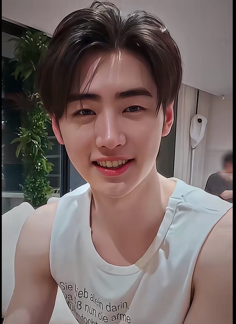 Angrande27's tweet photo. Keep smiling my Snow whitehoon ❄️ https://t.co/fOymJQ5hKm