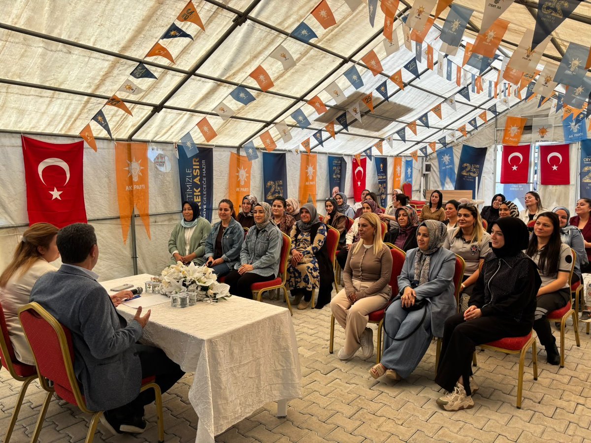 akpartilhatay's tweet photo. 📍 AK PARTİ HATAY İL BAŞKANLIĞI

AK Parti Hatay İl Başkanımız Sayın Dr. Mustafa Erdoğan’ın başkanlığında, İl Kadın Kolları Başkanımız Sayın Av. Fatma Gül Çalım ve İl Kadın Kolları Yönetim Kurulu Üyelerimizin katılımıyla haftalık İl Yönetim Kurulu toplantımızı gerçekleştirdik. https://t.co/o2v6yTJXmr