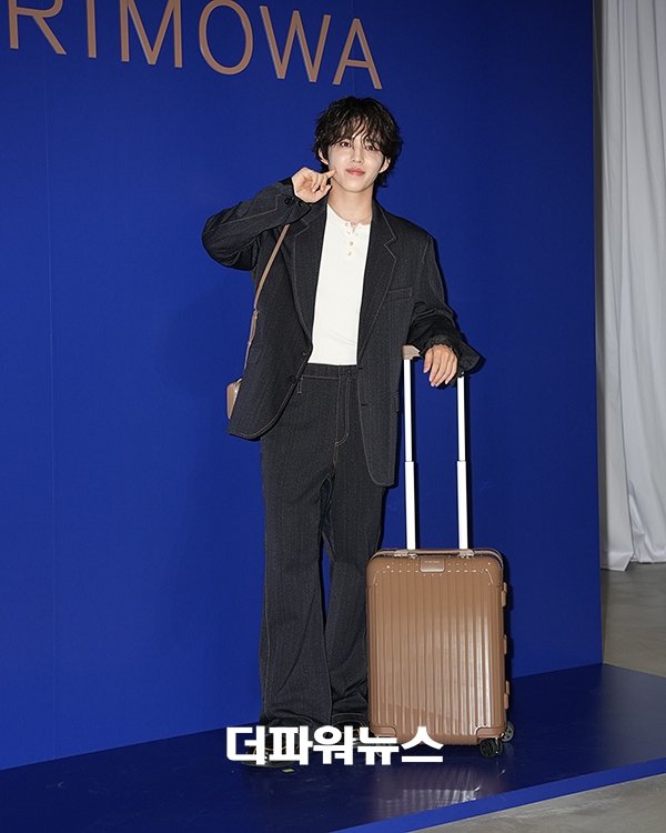 TeamSCOUPS's tweet photo. [EVENT] #SCOUPS at RIMOWA’s Seasonal Color Collection ‘Umber’ and ‘Ultramarine’ Launch in Seongsu-dong | via The Power News

SCOUPS AT THE RIMOWA EVENT
#에스쿱스와_함께하는_리모와
#SCOUPSxRIMOWA
@pledis_17 @RIMOWA https://t.co/NnmWRR84iS