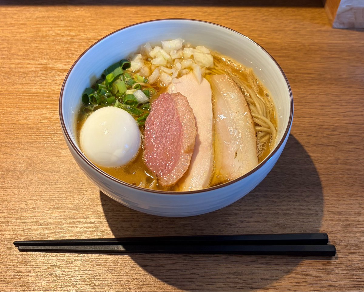 Sir_T_Back's tweet photo. ラーメンをみると何万借りたのかなとか、なんて言ったらインターネットの友達に金貸してもらえるんだろうとか余計な雑念が入りまくって純粋に食を楽しめなくなってしまった気がする、割とつらいかもしれない https://t.co/1TQWpEdJMt