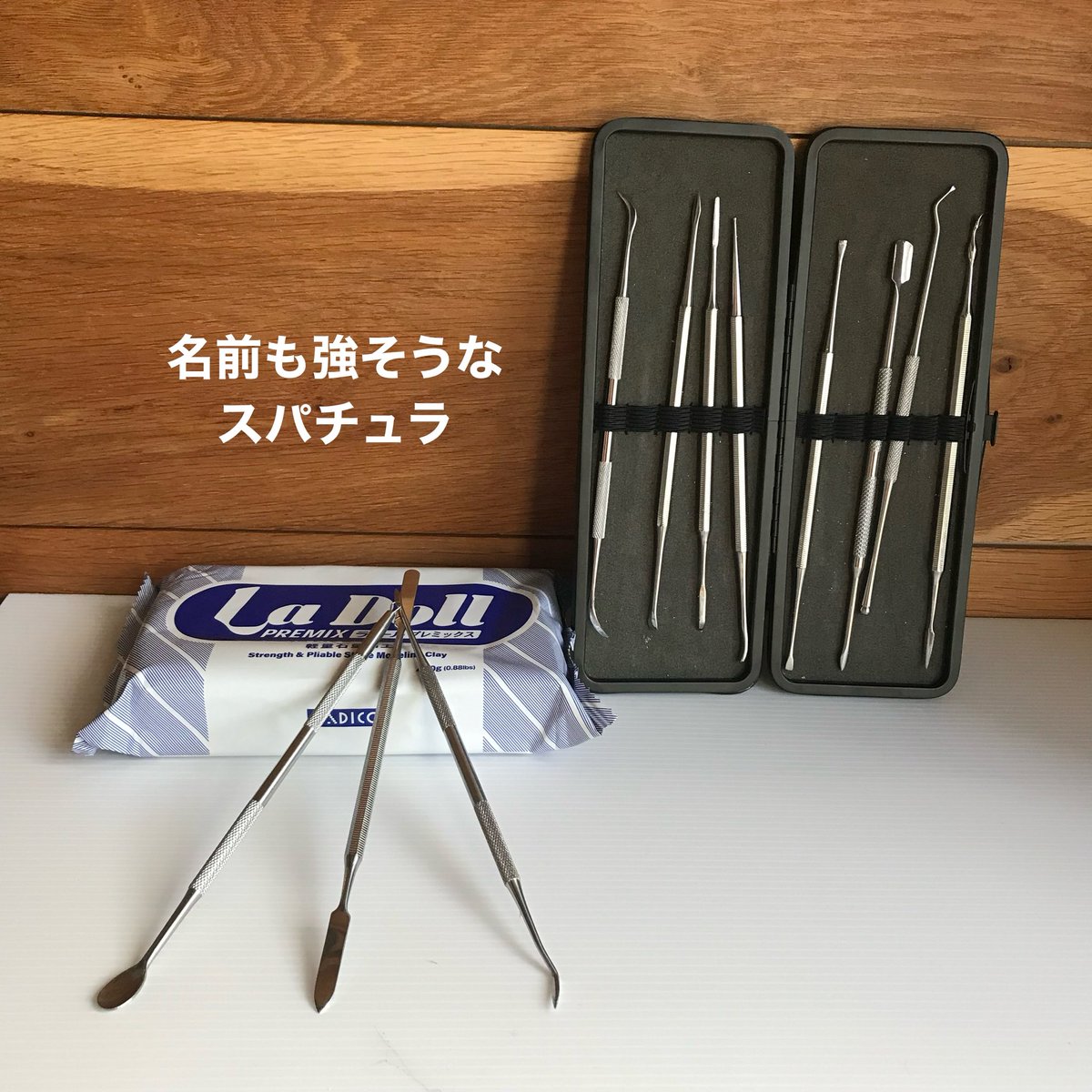 mawanotanimako's tweet photo. オマケ
「ready」立体模型（relax）
実はもう一体。大事なニンジンや専用パーツを脱ぎ捨てて天を仰ぐ姿を作りました🙌
これも含めて計3体。
立体作品は思った以上に手間がかかるので、またヤル気が出るまで一旦ステイします😅
#イラスト
#アート
#絵描きさんと繋がりたい
#イラスト好きと繋がりたい https://t.co/xnEqBVlOOr