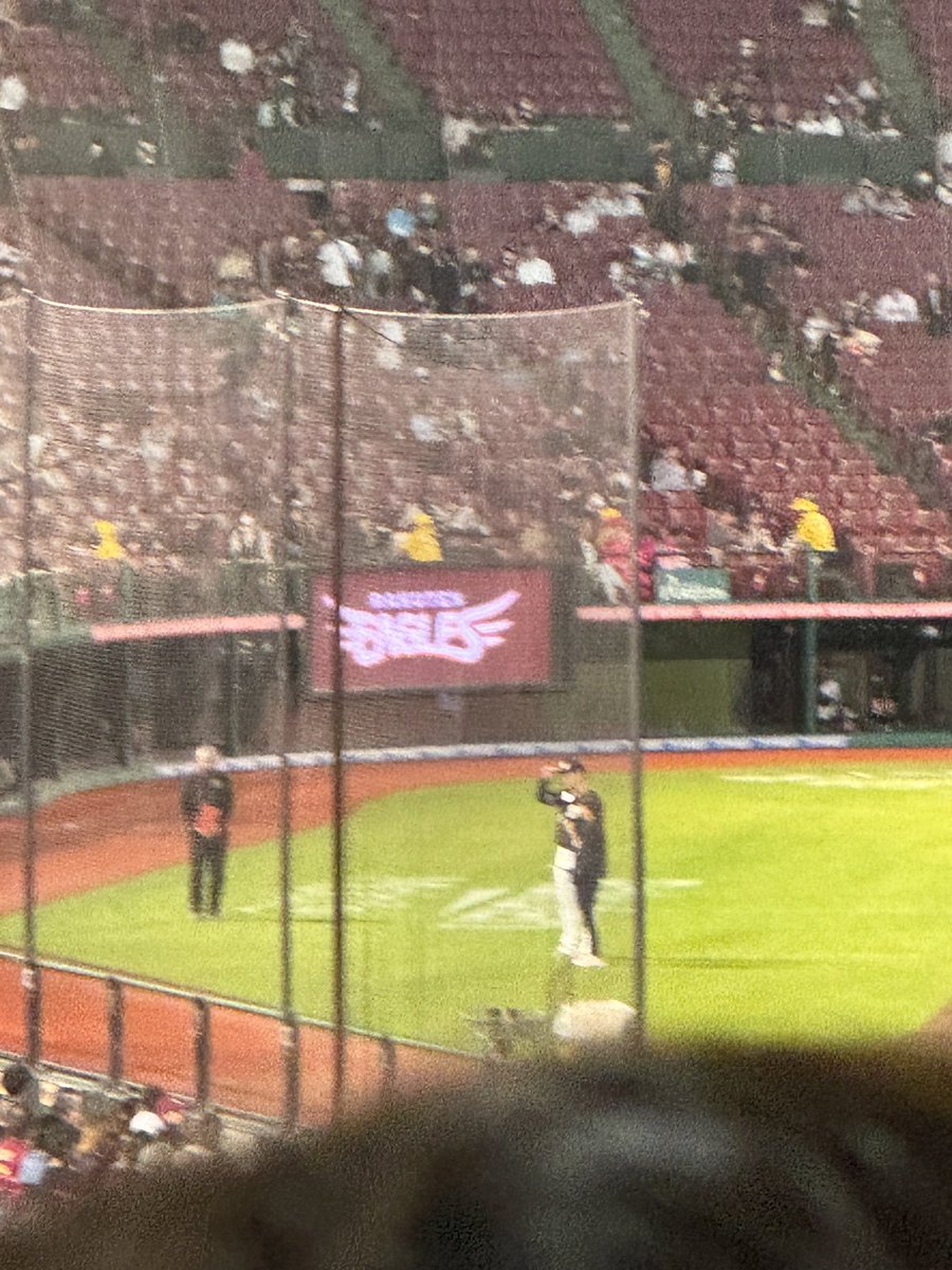 narunarunarun7's tweet photo. この年の専大の垂れ幕がほんと嬉しくてね

なかなか上手く行かない中掴んだ楽パでの初勝利
これかももっともっとのはずだったのに

今季はファームで緊急登板準備でいつもブルペン入りしてた
その努力を知ってるだけに悔しいな

腐るなよ吏玖
こんなもんじゃないぞ https://t.co/QwHDNWFE9x