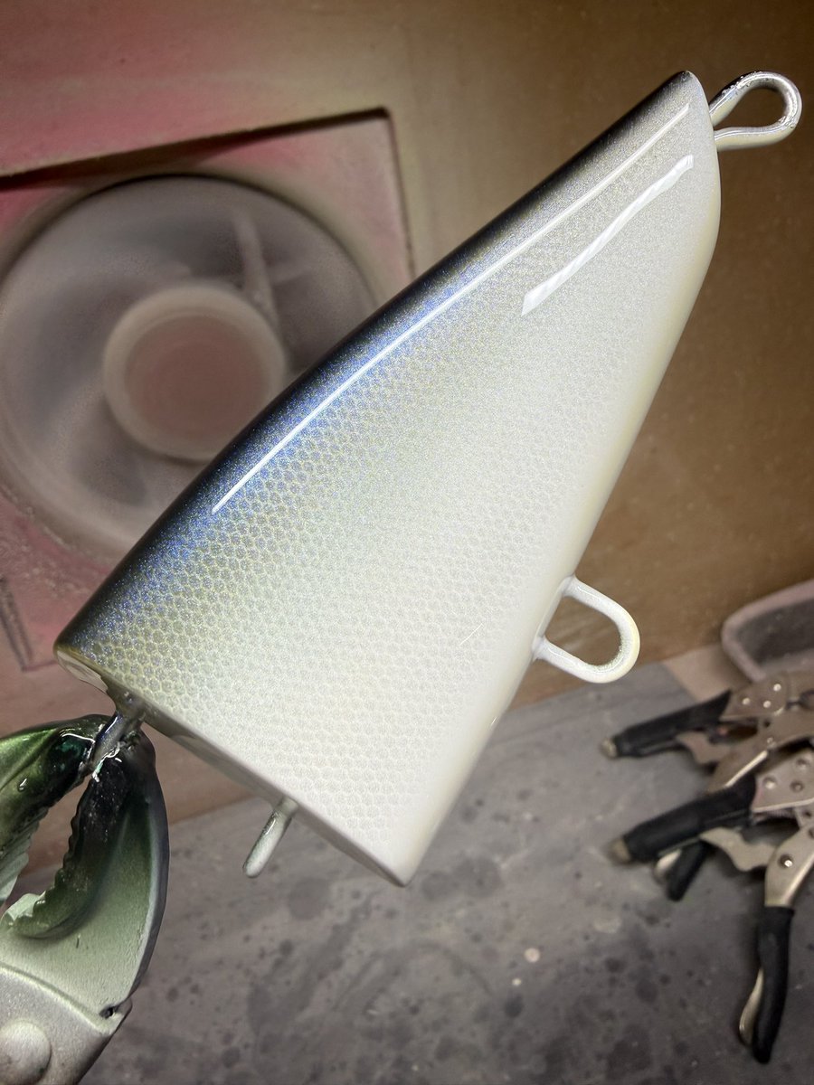 BariCraft4's tweet photo. 明日ネーム入れて、いつもなら明後日トップコートなんだけど…。

間に合う！？

展示用なんで、最悪はネームとトップコートは無しでいくか💦

#baricraft
#魚祭 https://t.co/uW1r8W2s9S