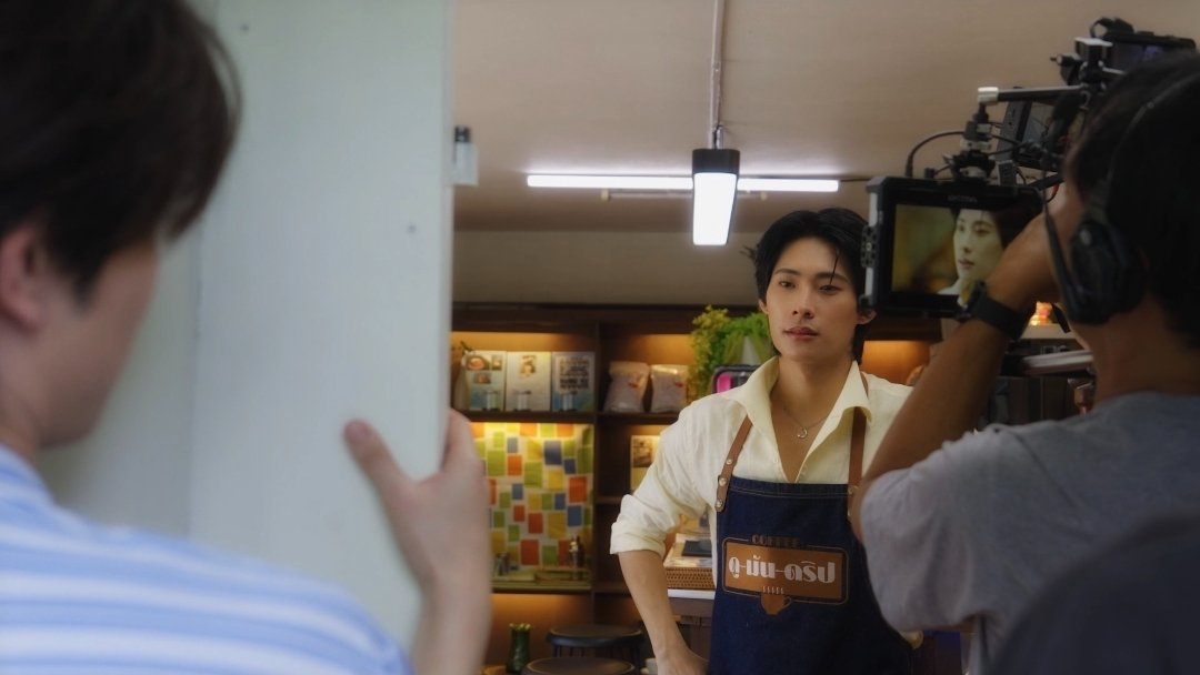 TheDDormSitcom's tweet photo. Behind The Scenes “หอตัวดี The D Dorm Sitcom EP.3” 🏢✨

สามารถรับชมได้แล้วตอนนี้ที่ iQIYI ที่เดียวเท่านั้น : https://t.co/PC37GFzvi4

THE D DORM SITCOM EP 3
#หอตัวดีEp3
#หอตัวดีTheSitcom
#TheDDormSitcom
#MandeeWork https://t.co/YxBYEEvYim