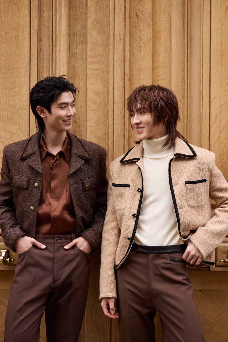 flyfreestyle's tweet photo. ถ้าให้พูดถึงความดังของ #โทมัสก้อง 
- 2024 มีซีรีส์คู่เรื่องแรก ‘กี่หมื่นฟ้า’ 
- 2025 ถูกวางตัวใน line up ซีรีส์ใหม่ดูมันดิถึงสองเรื่อง คือ magic lover ที่จะออนทาง WeTV และ unknown lover ซึ่งเป็น iQiyi original (ถูกนายทุนชู้สตั้งแต่มีแค่โปสเตอร์ด้วยซ้ำ) 
- จัดแฟนมีตในนามซีรีส์ your sky fanmeet จำนวน 7 ครั้ง 5 ประเทศ (ไทย, ฮ่องกง, ญี่ปุ่น, ฟิลิปปินส์, เกาหลีใต้) 
- จัด fanmeet, fansign ในนามของโทมัสก้อง 15 เมือง 6 ประเทศ (ไทย, จีน, เวียดนาม, ฝรั่งเศส, ญี่ปุ่น, อเมริกา) 
- ได้รับเชิญจากแบรนด์ใหญ่เพื่อเข้าร่วมแฟชั่นโชว์ ใน Paris FW ( 3.Paradis, AMIRI, Yohji Yamamoto ), New York FW ( Calvin Klein ), Milan FW ( Marni ), Seoul FW ( Greedilous, MMAM, Daily Mirror ), Shanghai FW ( Maison Margiela ) และมีชื่อติดหัวตาราง MIV, SOV ตลอด 
- นอกจากนี้ยังได้รับเกียรติไปร่วมงานใหญ่  เช่น สัมภาษณ์ Tom Cruise ในงานเปิดตัวภาพยนตร์ Mission: Impossible ที่โตเกียว, เป็น Friend of SEA Games 2025 ได้เป็นตัวแทนวิ่งส่งคบเพลิงและร่วมพิธีเปิดขึ้นเวทีกับดาราดังมากมาย, ร่วมเดินแบบงาน TGC Aichi Nagoya 2026 (Tokyo Girls Collection), ร่วมเปิดงาน Thailand's Songkran Festival 2026 ของ Central World, เป็นกรรมการตัดสินรอบไฟนอล Miss World Thailand 2026, etc. 

แล้วโทมัสก้องมีเรื่องให้แมสทุกไตรมาสจริงๆอ่ะ โทมัสแมสความเก่งความหล่อไปวันๆ ส่วนน้องก้องแมสเรื่องไอดอลการศึกษากับเป็นพ่อค้าขายอ้วนทอด แมสจนฟคจะกดไม่ทันด้วยแล้ว งานรับปรญก็มีคนลงทะเบียนจะไปหาตั้ง 9,000 กว่าคน ถ้าไม่เรียกดังจะให้เรียกอะไร อย่างเดียวในด้อมที่ไม่ดังคือไม่ส่งเสียงดัง ไม่กรี๊ด เป็น introvert รักสงบค่ะ 😌💅🏻