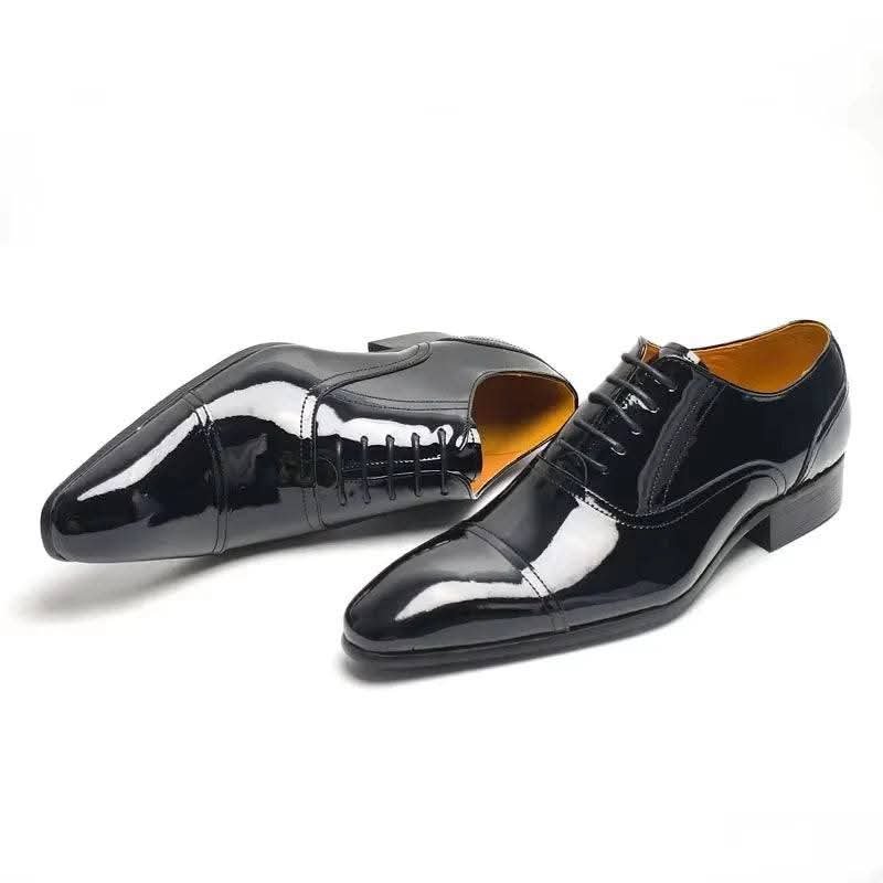 Rebeccasmiea's tweet photo. Deluxe Men's Leather Shoes Business office formal leather shoes Oxford Lace-up Classic Fashion cowhide shoes for Men
Shop now 
Link in bio https://t.co/flxIP0cUef