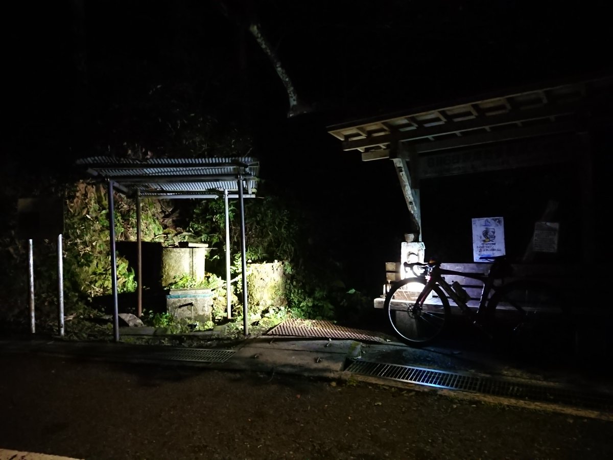 ChanShin39's tweet photo. 雨が降らない日はロードバイク夜練
雨降ったはずなのに湧水少ない https://t.co/bYdch3iEU1