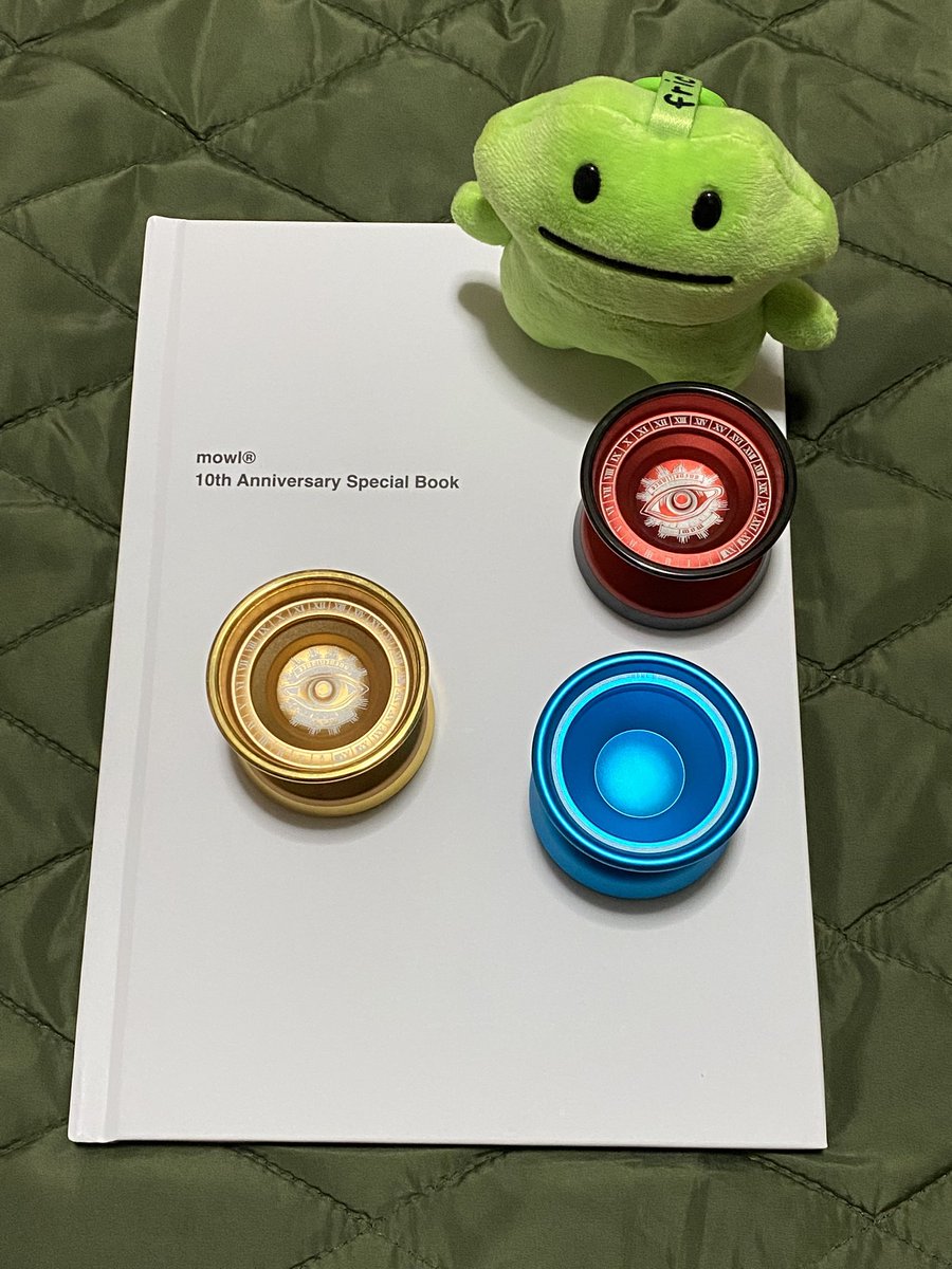 m7pro's tweet photo. mowl® 10th Anniversary Special Book 届きました！！mowlさんの歴史読み応えあり！へたくそだけどたまにヨーヨー振りたくなる♪
#mowl #ヨーヨー https://t.co/8UGQC2DBuz