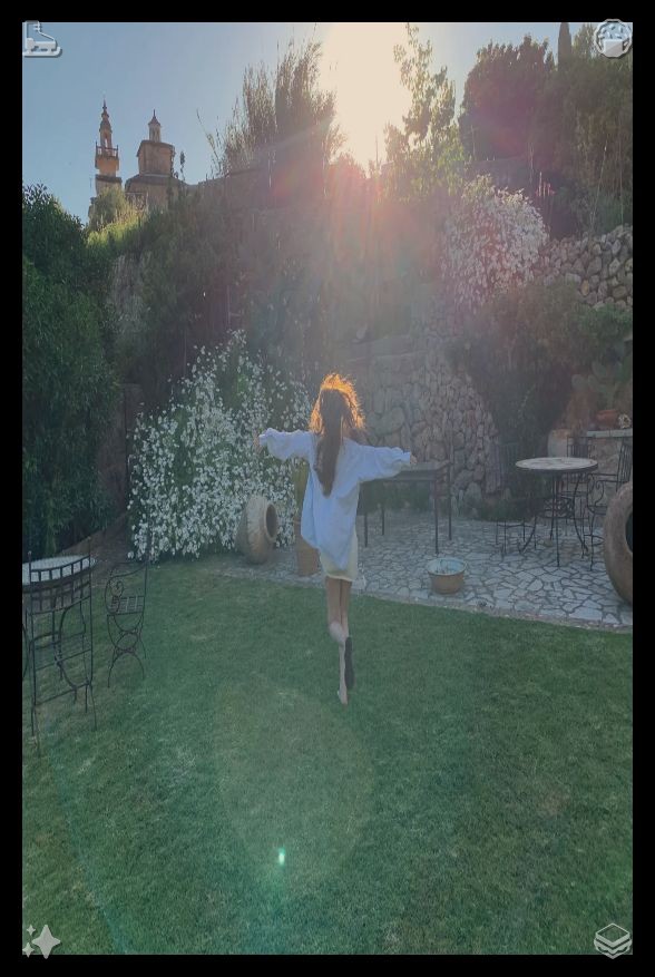 Keysfordays84's tweet photo. 🤒Autumn walk Fallen leaves, beautifulLila’s heart skipped a beat. She clicked on the profile, finding a feed filled with selfies alongside every flower imaginable: roses, lavender, sunflowers, each shot with the same care she’d put into her daisies. https://t.co/DKTQjkBagh