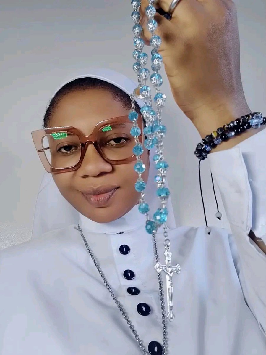 UcheMaryOkoli's tweet photo. Our Lady will never refuse us grace through the recitation of the Holy Rosary. https://t.co/4HvQARm0Nx