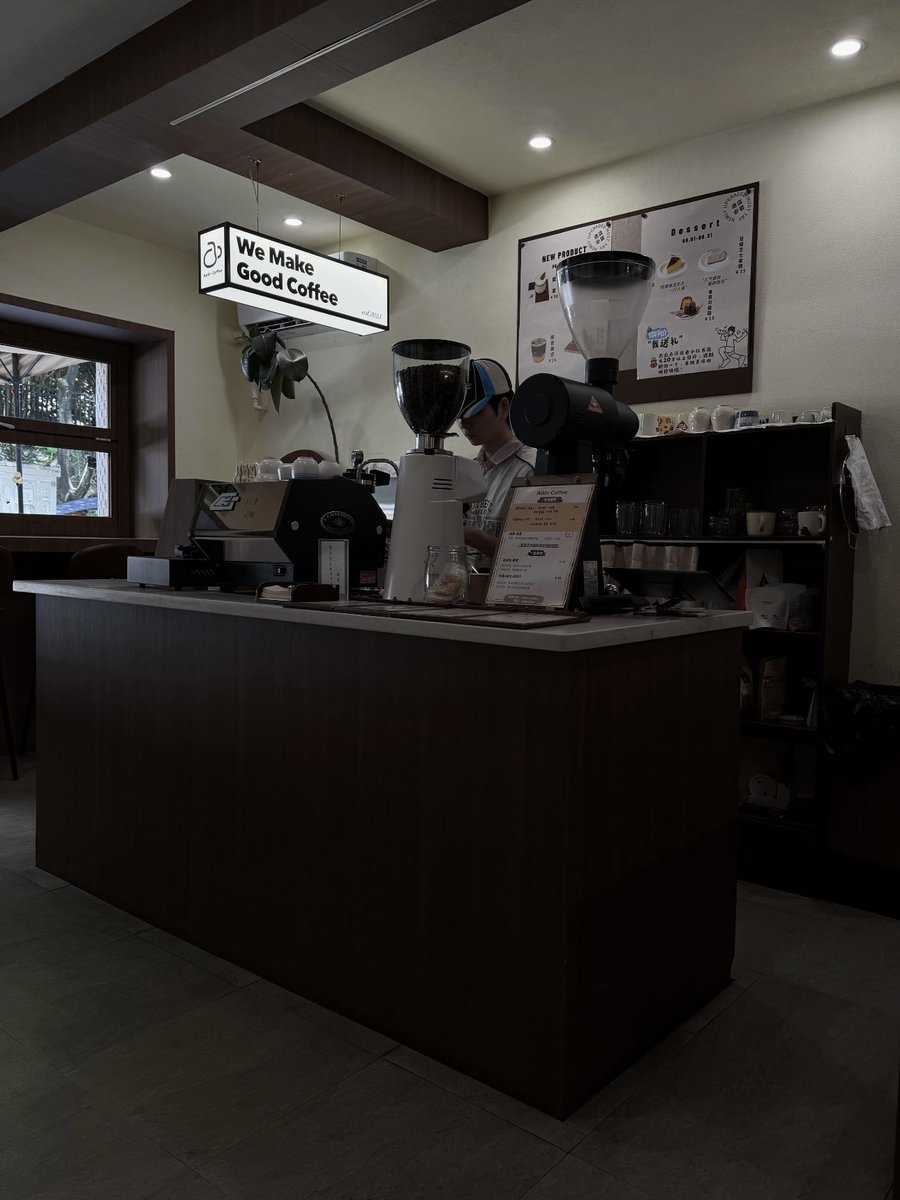bbutterbl0om's tweet photo. cracked the code on that dark moody filter for cafe hopping!

📷iphone original camera
Exposure -13
Brilliance -3
Shadows -9
Vibrance -120
Warmth -5
Tint +28
Sharpness +12
Definition +7 https://t.co/BxIhZxOP99