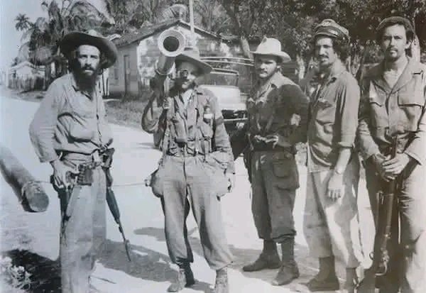 SaraTejo297271's tweet photo. #ElCerroTieneLaLlabe
 #CubaViveEnSuHistoria
68 Aniversario de  fundado el Frente Norte de Las Villas bajo la dirección de Camilo. https://t.co/UKG9dfaGiu