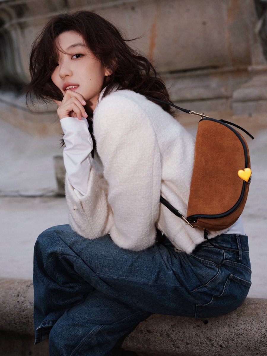 ssunqian's tweet photo. Still in Paris. https://t.co/YMsJkZ1GGv