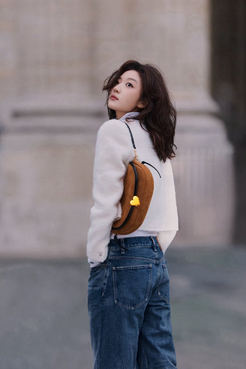 ssunqian's tweet photo. Still in Paris. https://t.co/YMsJkZ1GGv