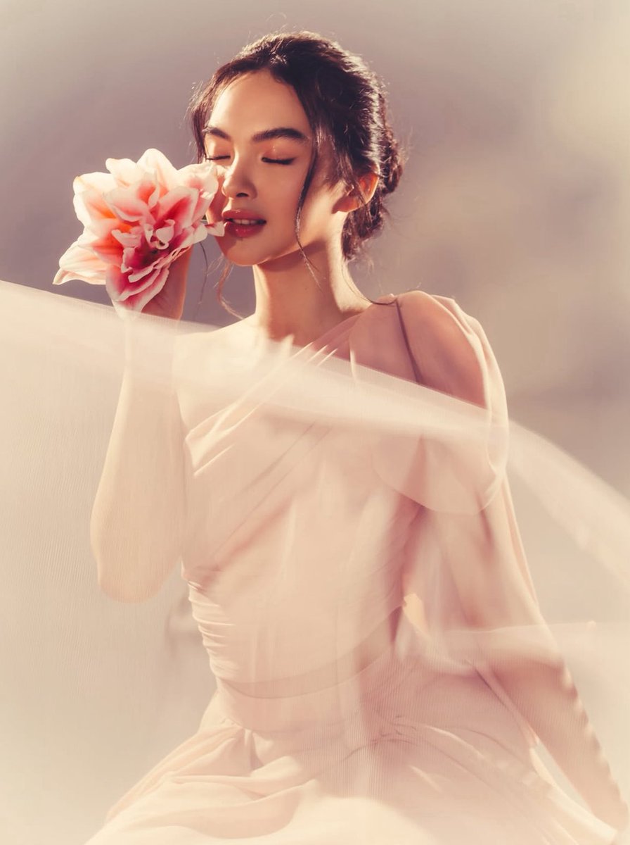 krispykaisha's tweet photo. ethereal https://t.co/JYMyFVslZh