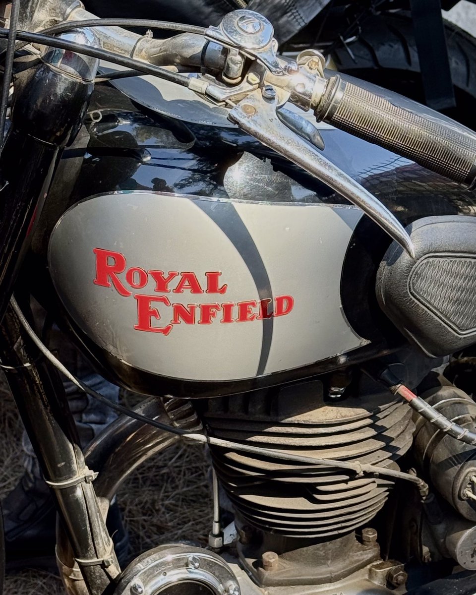 juanxj56's tweet photo. #MotosAntiguas #ClassicBikes #VintageMotorcycle
#RoyalEnfield https://t.co/yp6uWIolNv
