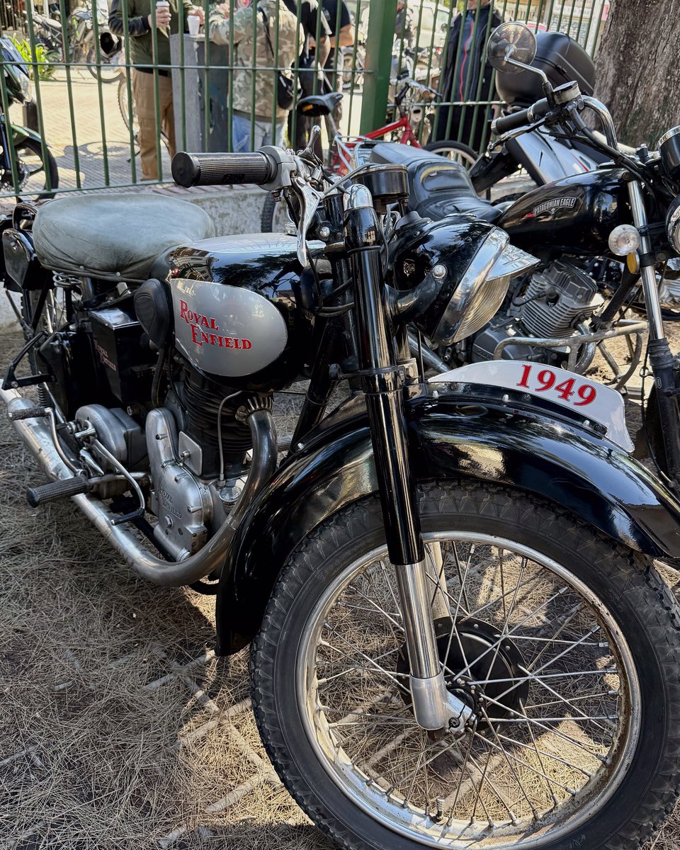 juanxj56's tweet photo. #MotosAntiguas #ClassicBikes #VintageMotorcycle
#RoyalEnfield https://t.co/yp6uWIolNv