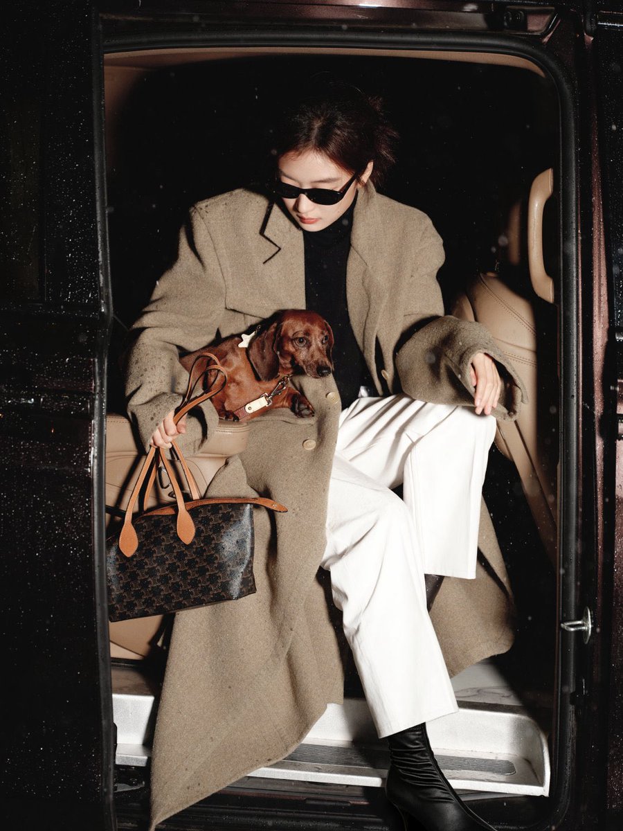 ssunqian's tweet photo. Autumn called, so I packed my bags and left. Paris, long time no see https://t.co/5tKsJWfLnJ