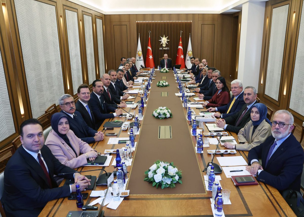 HuseyinYayman's tweet photo. 📍 AK Parti Genel Merkezi 🇹🇷

Genel Başkanımız ve Cumhurbaşkanımız Sayın @RTErdogan’ın liderliğinde, AK Parti Merkez Yürütme Kurulu (MYK) toplantımızı gerçekleştiriyoruz..

Toplantımızın ülkemize ve milletimize hayırlı olmasını diliyorum. https://t.co/njYPRNTctU