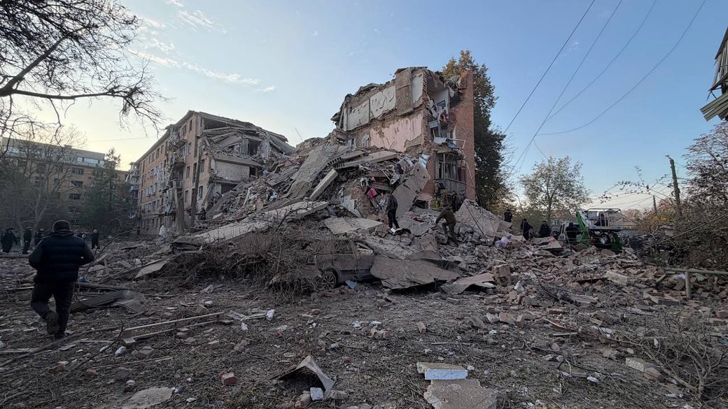 CanEmbUkraine's tweet photo. On the morning of October 7, a Russian missile struck an apartment building in Pryluky, killing at least 14 people, including 4 children. Our thoughts are with the families and loved ones of the victims. They will not be forgotten. Russia must be held accountable for its actions. https://t.co/Nfg2cUkkZm