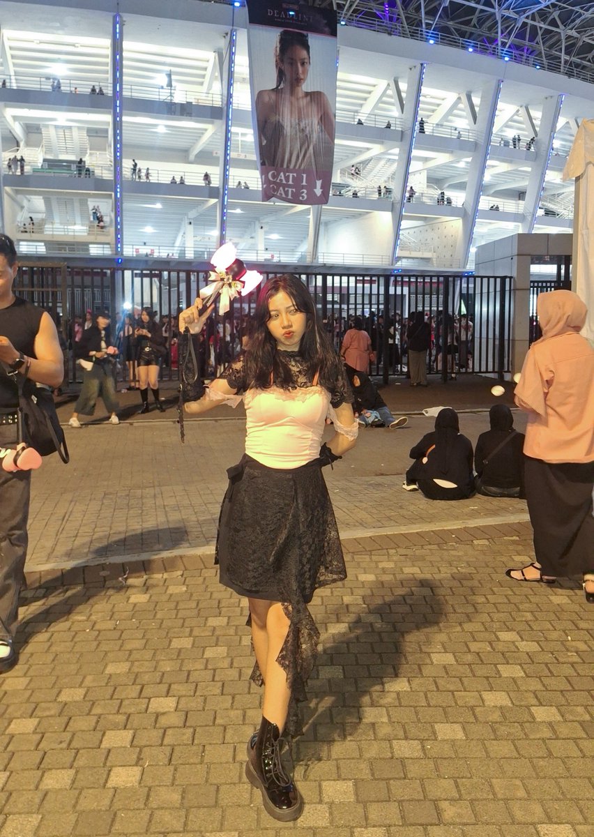 lynethiona's tweet photo. drop your concert dump 🥁 https://t.co/DwIFnolGn6