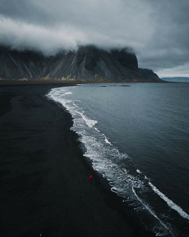 natureaest's tweet photo. Black sand beach iceland 🇮🇸 https://t.co/BUHxEg6mzN