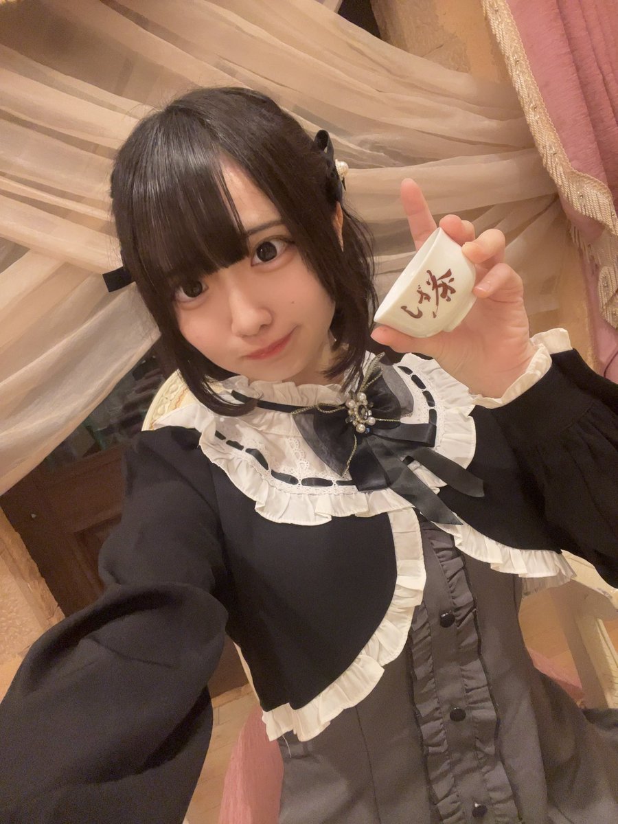 rin_noFilter's tweet photo. 松坂屋静岡店さんが運営する「茶ロウィン2026」を盛り上げる、miuzic期間限定スペシャルユニット『NAUGHTEA(ノーティー)』のメンバーになりましたっっ🍵🤍

とってもつよつよ最強のすーぱーグループです！！！MVも公開されてます❕

一緒に 茶ロウィン 楽しもーっ👻🕸

#NAUGHTEA  #茶ロウィン https://t.co/fxcWEVGrfY