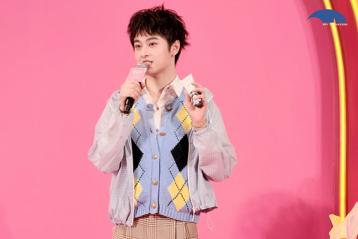oceanwave_tnp's tweet photo. #WaveMemories

🗓 : 07.10.2026
From IG : https://t.co/Db2QuVtn23

💬: ภาพบรรยากาศงาน LiNEE x Monchichi กับ “เวฟ ธนภัทร“ 🦷🪥✨ ส่งต่อความสดใส ยิ้มสวย พร้อมกิจกรรมและโชว์สุดพิเศษให้กับแฟน ๆ ทุกคน 🫶🏻💖
🔗: https://t.co/qfl1dSibvB

#waavetnp @waavetnp https://t.co/lO5ICRYbSW